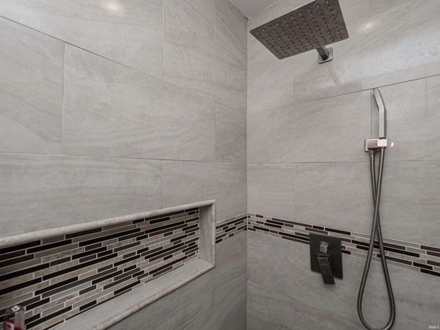 5621 Autumn Ridge Drive, Newburgh, IN 47630