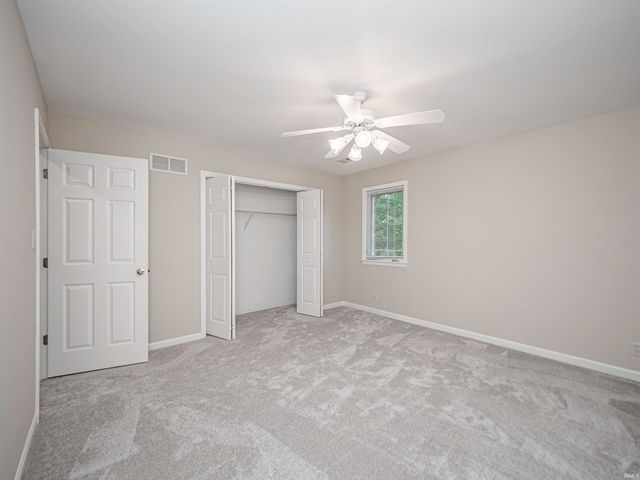 5621 Autumn Ridge Drive, Newburgh, IN 47630
