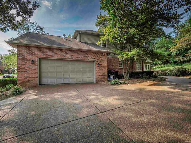 5621 Autumn Ridge Drive, Newburgh, IN 47630