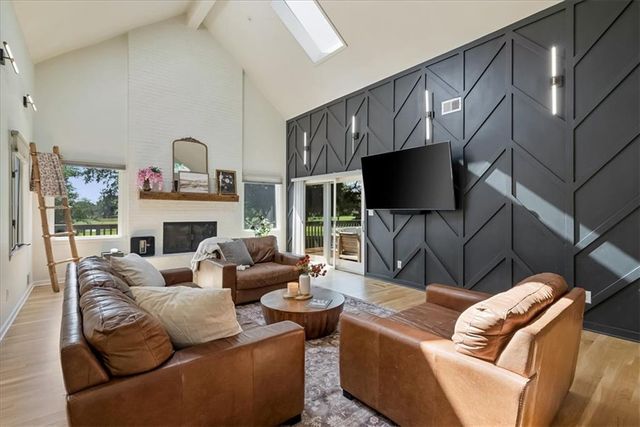 12809 Pembroke Circle, Leawood, KS 66209