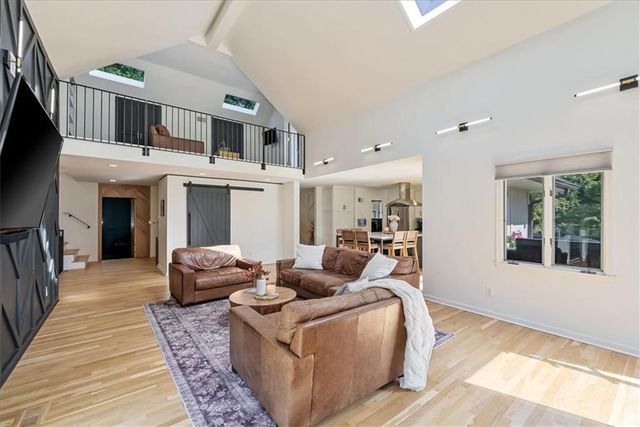 12809 Pembroke Circle, Leawood, KS 66209