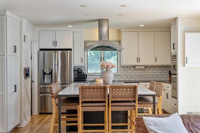 12809 Pembroke Circle, Leawood, KS 66209