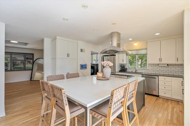 12809 Pembroke Circle, Leawood, KS 66209