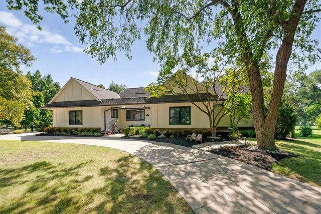 12809 Pembroke Circle, Leawood, KS 66209