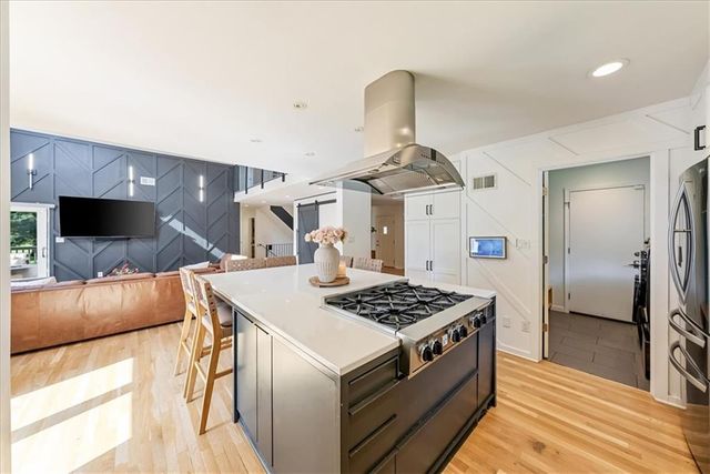 12809 Pembroke Circle, Leawood, KS 66209