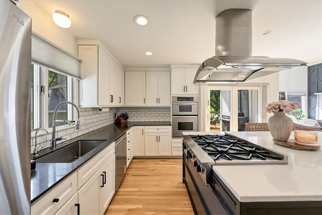 12809 Pembroke Circle, Leawood, KS 66209