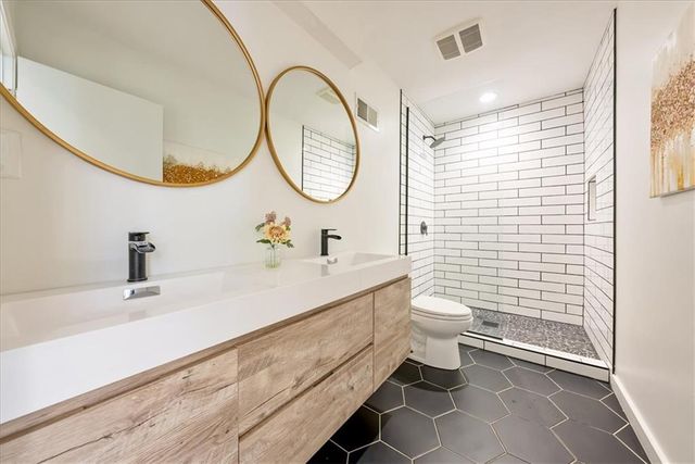 12809 Pembroke Circle, Leawood, KS 66209