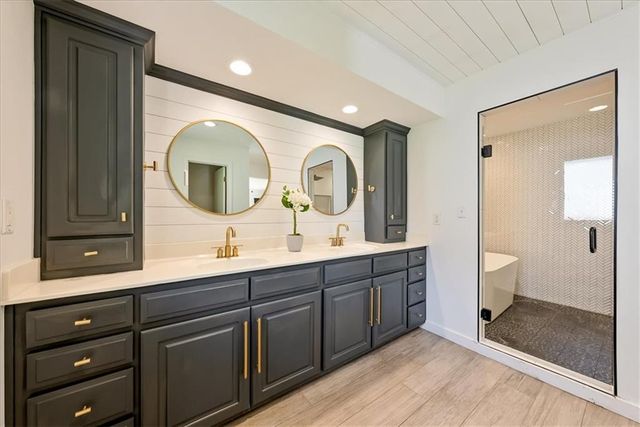 12809 Pembroke Circle, Leawood, KS 66209