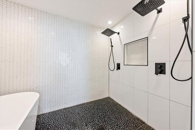 12809 Pembroke Circle, Leawood, KS 66209