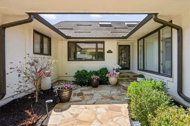 12809 Pembroke Circle, Leawood, KS 66209