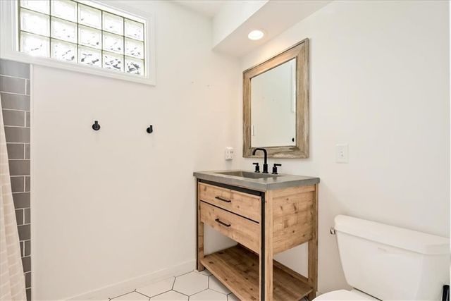 12809 Pembroke Circle, Leawood, KS 66209