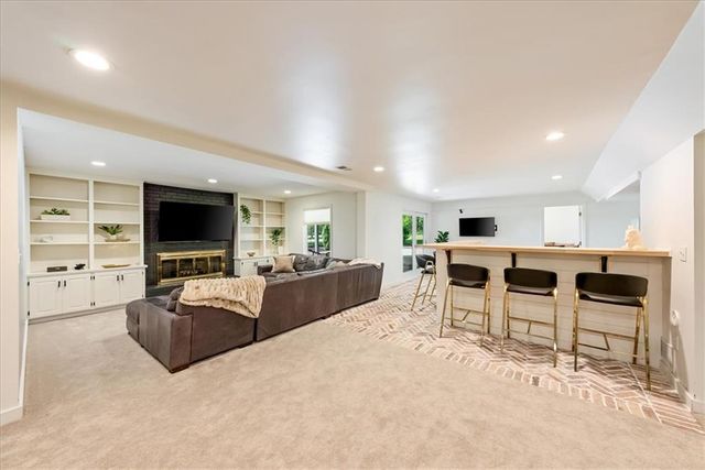 12809 Pembroke Circle, Leawood, KS 66209
