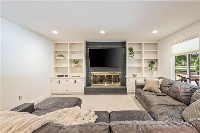 12809 Pembroke Circle, Leawood, KS 66209