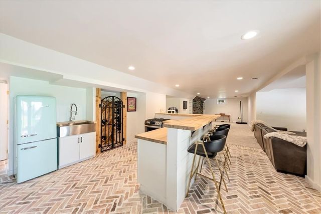 12809 Pembroke Circle, Leawood, KS 66209