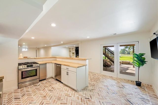 12809 Pembroke Circle, Leawood, KS 66209