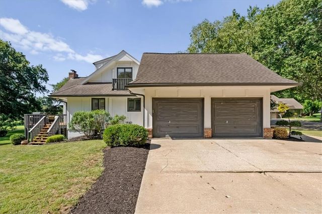 12809 Pembroke Circle, Leawood, KS 66209