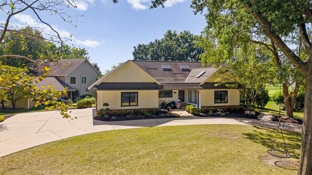 12809 Pembroke Circle, Leawood, KS 66209