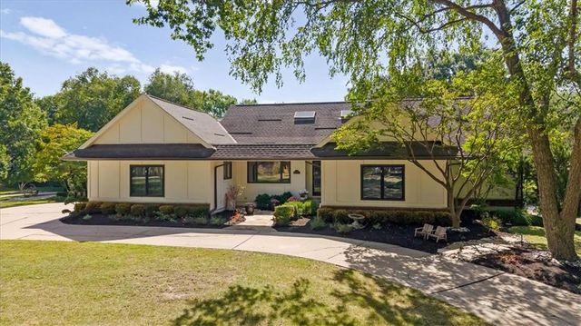 12809 Pembroke Circle, Leawood, KS 66209