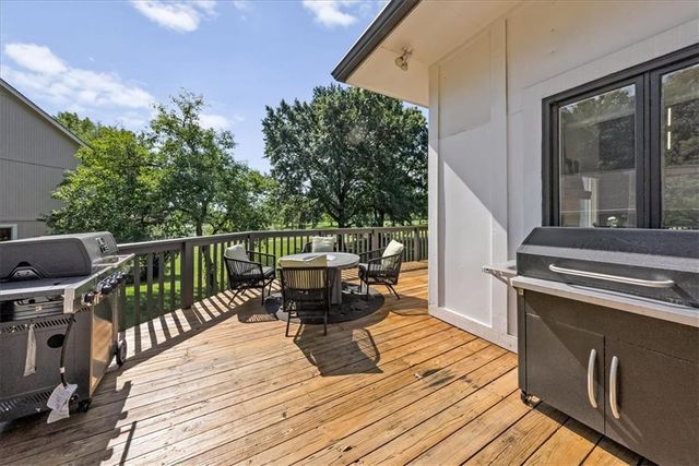 12809 Pembroke Circle, Leawood, KS 66209