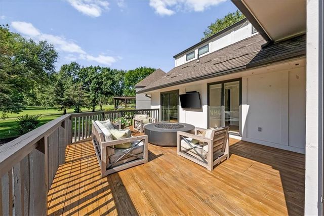 12809 Pembroke Circle, Leawood, KS 66209
