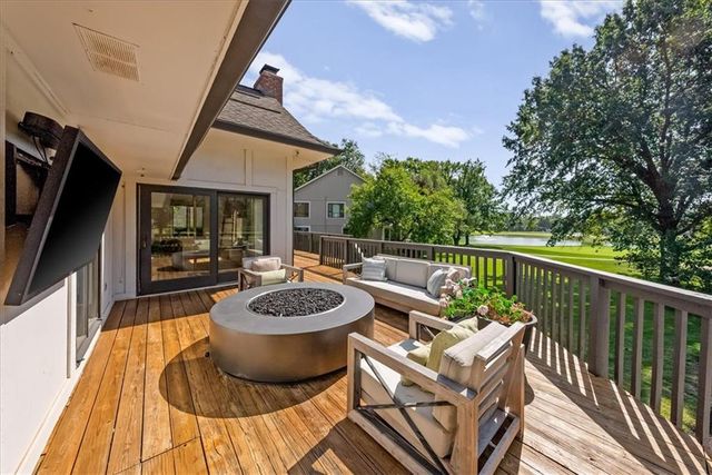 12809 Pembroke Circle, Leawood, KS 66209
