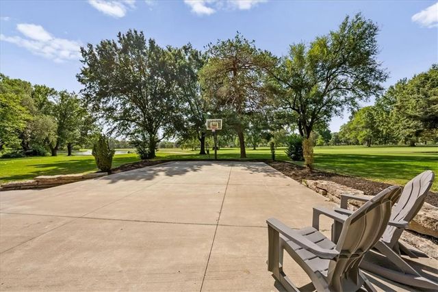 12809 Pembroke Circle, Leawood, KS 66209
