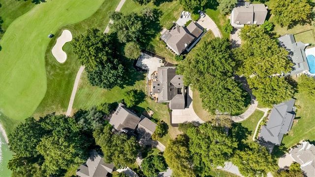 12809 Pembroke Circle, Leawood, KS 66209