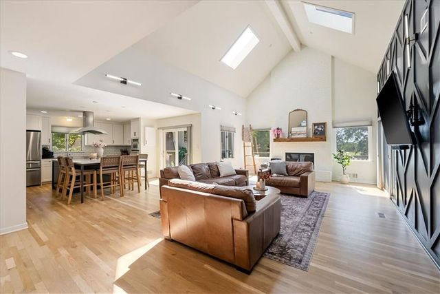 12809 Pembroke Circle, Leawood, KS 66209
