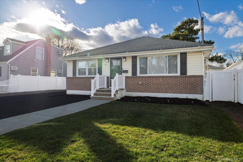 2280 Brookside Avenue, Wantagh, NY 11793 — exterior