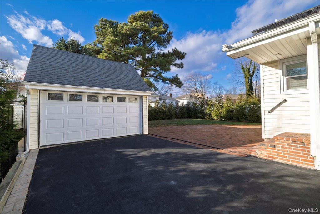 2280 Brookside Avenue, Wantagh, NY 11793 — photo 4