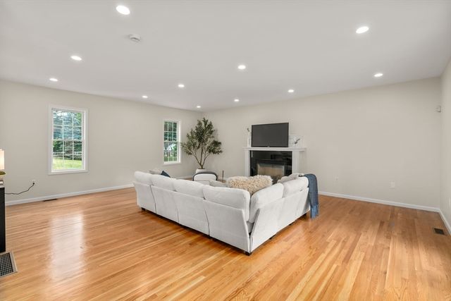 532 Washington Street, Walpole, MA 02032