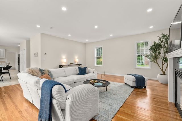 532 Washington Street, Walpole, MA 02032