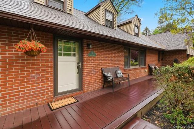 13 Tree Top Lane, Poughkeepsie, NY 12603