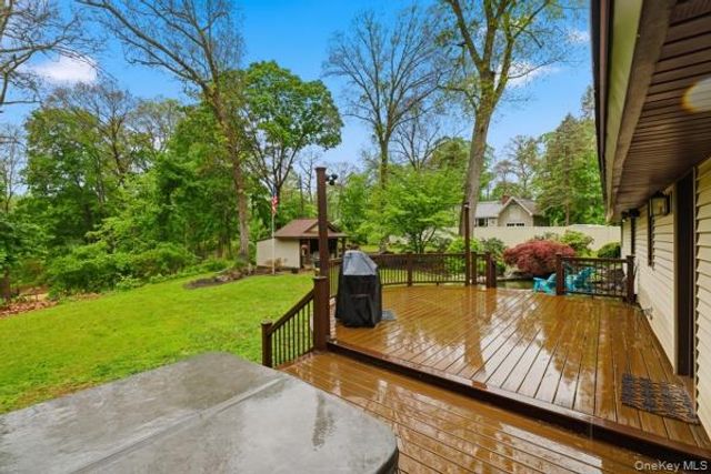 13 Tree Top Lane, Poughkeepsie, NY 12603