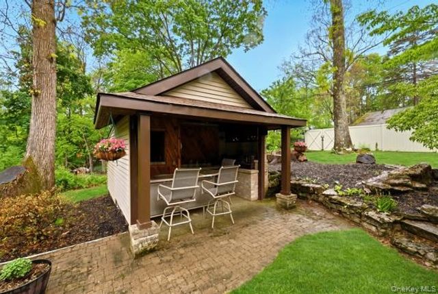 13 Tree Top Lane, Poughkeepsie, NY 12603