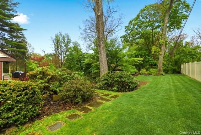 13 Tree Top Lane, Poughkeepsie, NY 12603