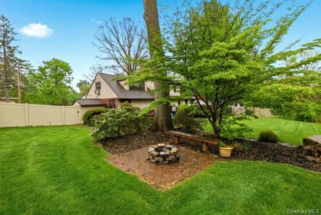13 Tree Top Lane, Poughkeepsie, NY 12603