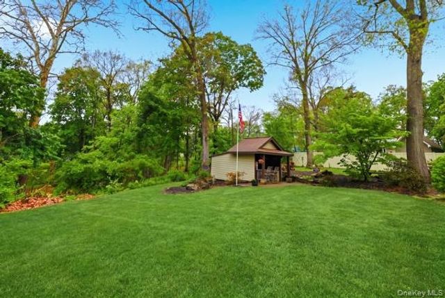13 Tree Top Lane, Poughkeepsie, NY 12603