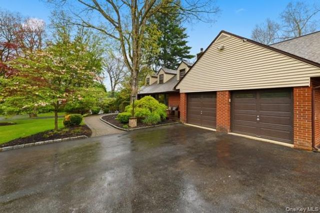 13 Tree Top Lane, Poughkeepsie, NY 12603