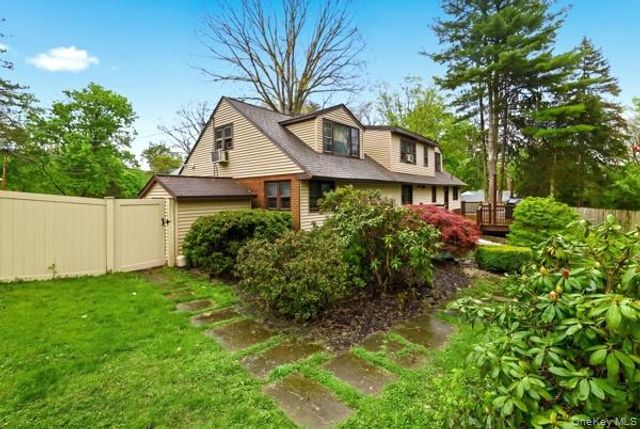 13 Tree Top Lane, Poughkeepsie, NY 12603