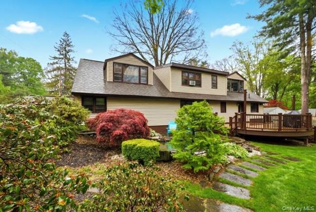 13 Tree Top Lane, Poughkeepsie, NY 12603
