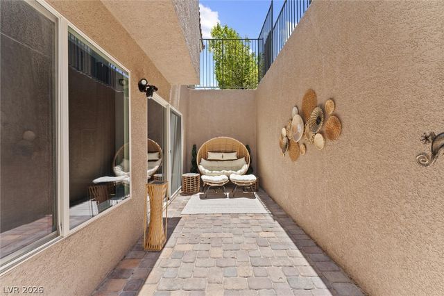 10986 Inverlochy Court, Las Vegas, NV 89141