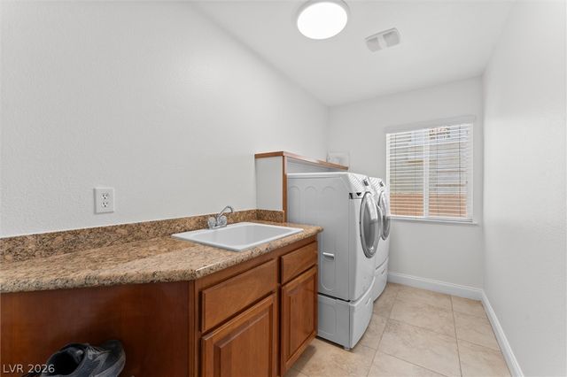 10986 Inverlochy Court, Las Vegas, NV 89141