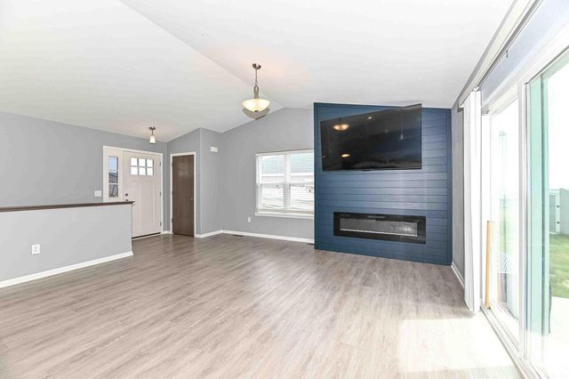1337 Tower Hill PASS, Whitewater, WI 53190