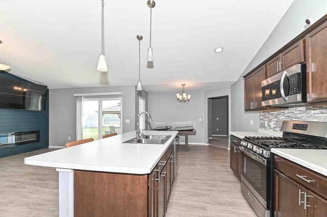 1337 Tower Hill PASS, Whitewater, WI 53190