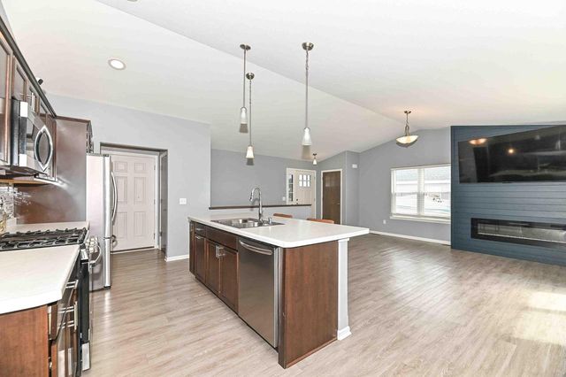 1337 Tower Hill PASS, Whitewater, WI 53190
