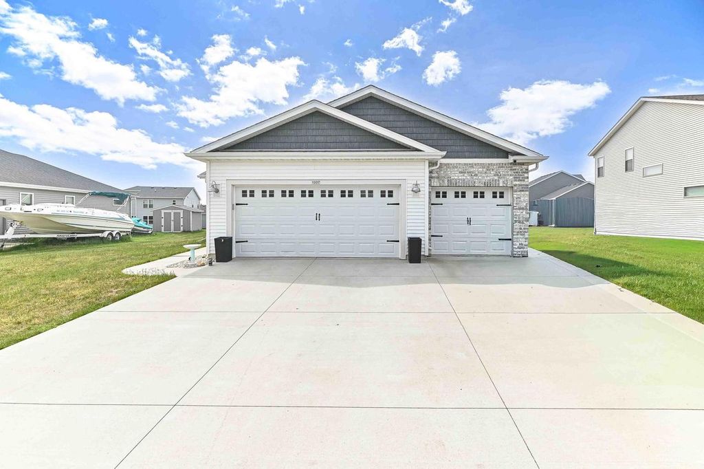 1337 Tower Hill PASS, Whitewater, WI 53190