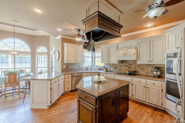 101 Deerwood Drive, Searcy, AR 72143