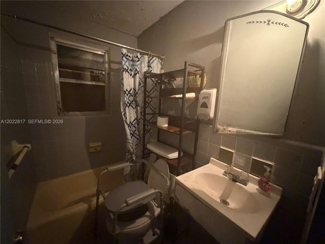 5740 Taylor Street, Hollywood, FL 33021
