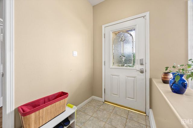 9713 Mona Lisa Lane, Bakersfield, CA 93312